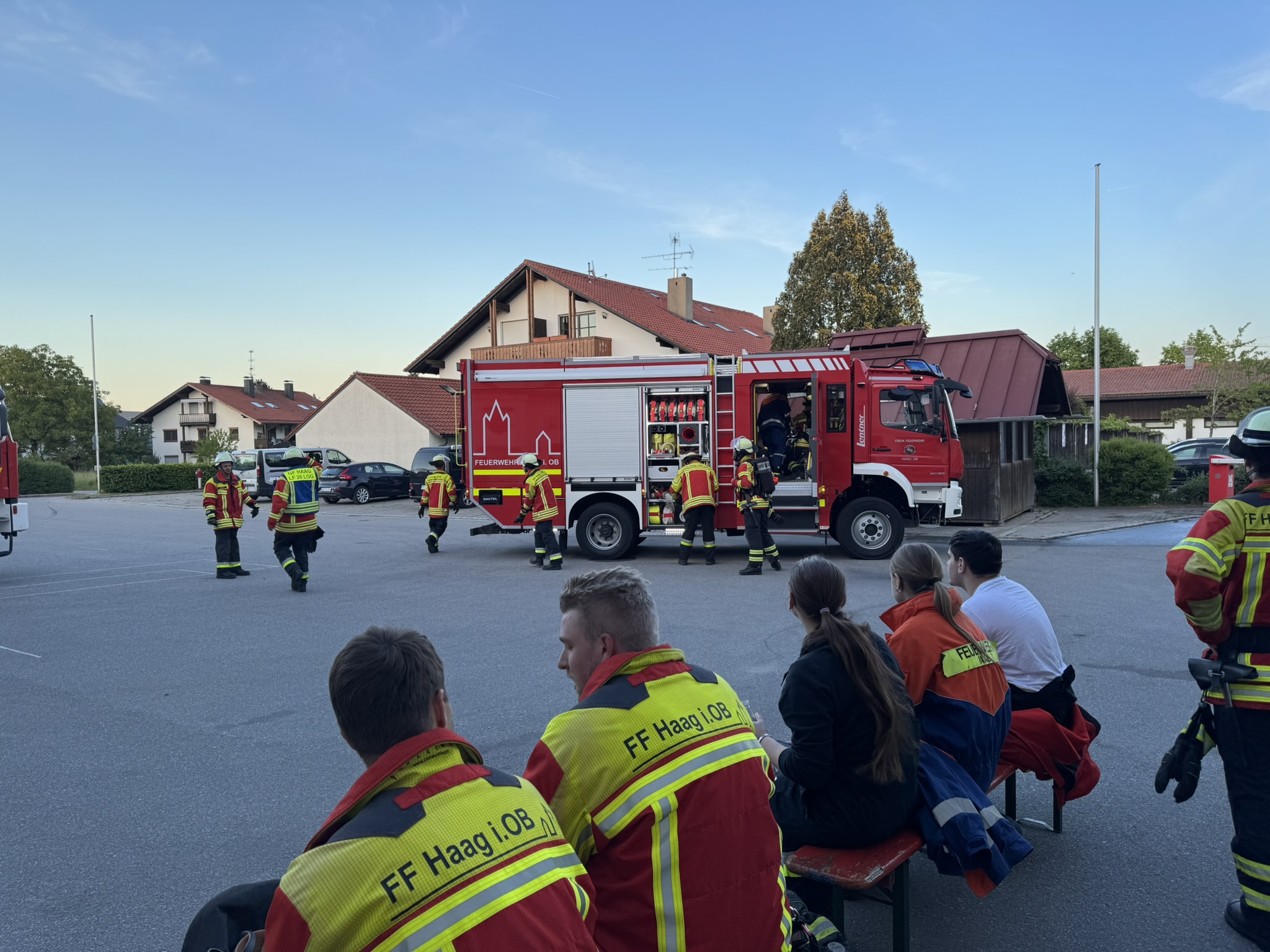 Übung eines Brandeinsatzes mit dem neuen LF 20 - Logistik