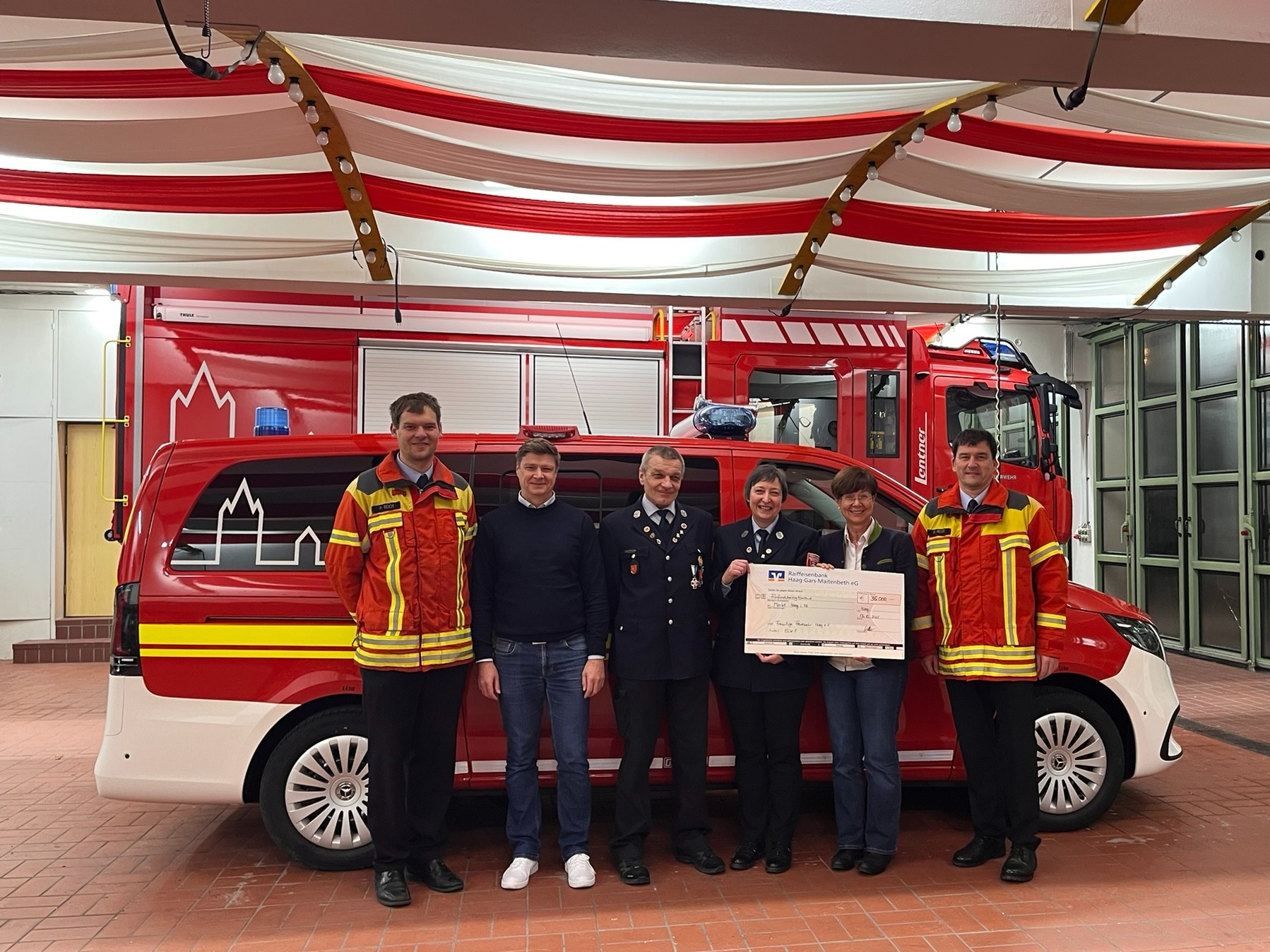 Spendenübergabe für den neuen Einsatzleitwagen der Haager Feuerwehr