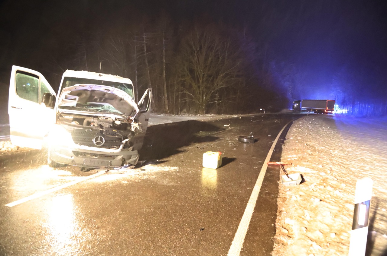 THL2 - Verkehrsunfall auf der B15 Höhe Haag