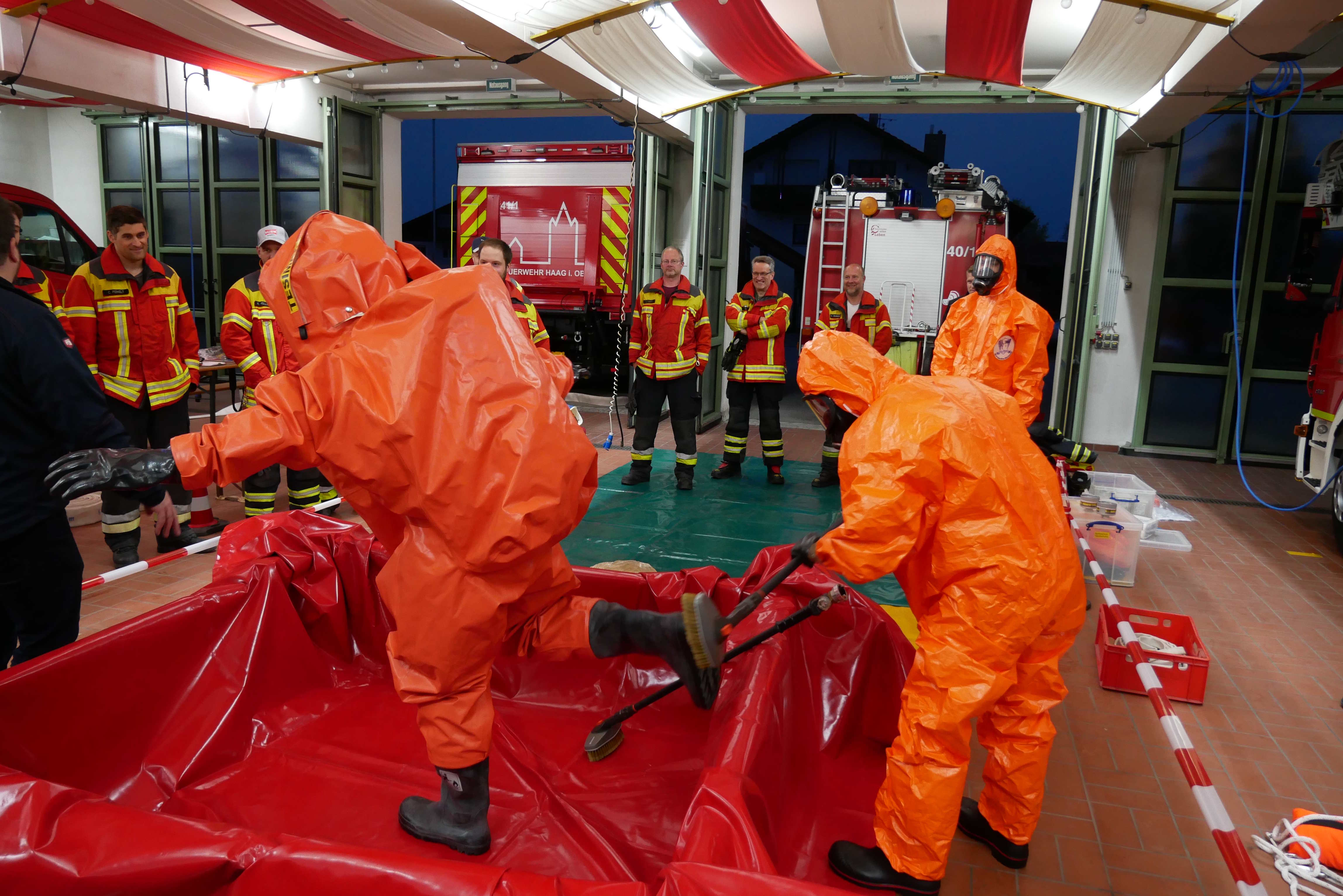 Löschgruppenübungen zum Thema Gefahrgut